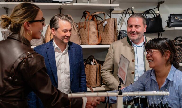Dominik Nepp auf Betriebsbesuch in der Lugner City