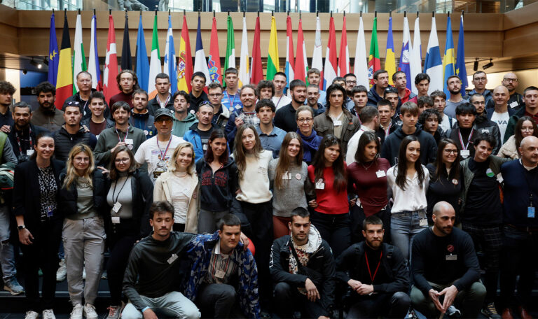 Serbische Studenten vom Europarat empfangen (FOTOS)