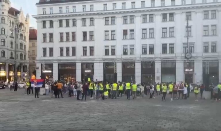 Rennen um Gerechtigkeit“: Serbische Läufer erreichen Wien (VIDEOS)