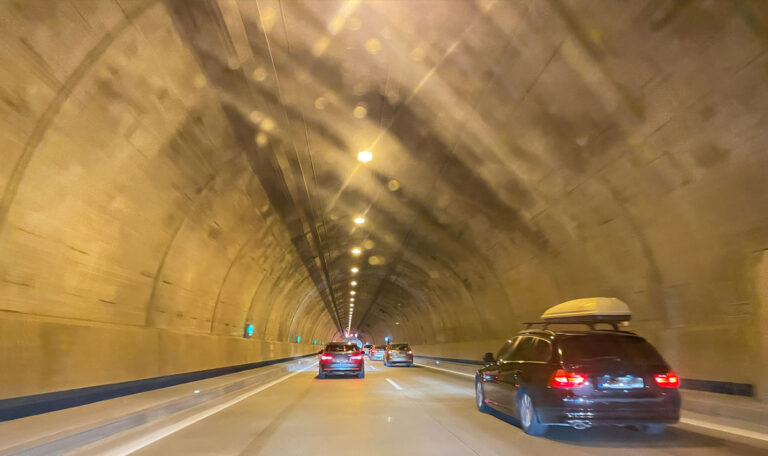 Polizei sucht Zeugen: Geisterfahrer dreht im Wiener Tunnel einfach um