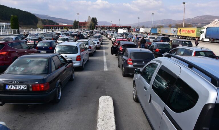Verkehrskollaps: Balkan-Grenze wird zur Geduldsprobe