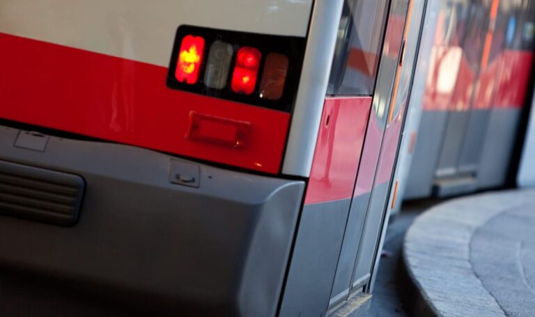 Wasserrohrbruch: Massives Verkehrschaos in Wien (VIDEO)