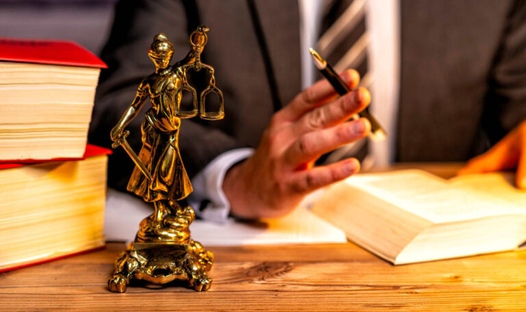 Firma feuert Vater nach Elternteilzeit-Wunsch – AK schlägt zurück