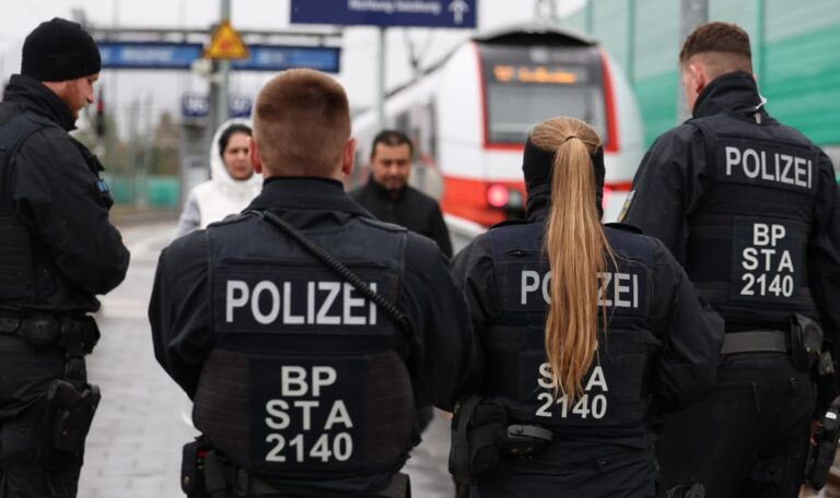 Zurück an die Grenze: Deutschland weist Flüchtlinge ab und schickt sie nach Österreich