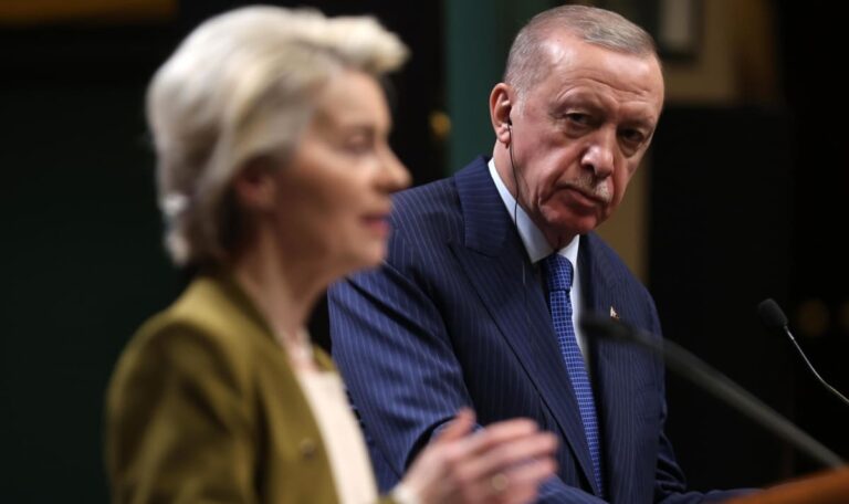 EU stoppt Annäherung: Beitrittsprozess der Türkei auf Eis gelegt