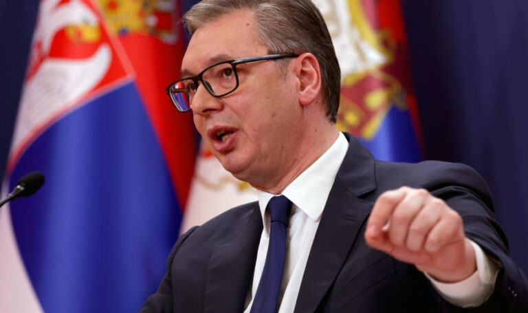 Präsident Vucic ins Militärkrankenhaus eingeliefert
