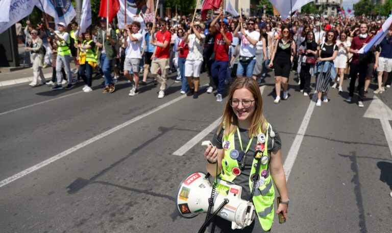 Sofortige Auflösung!“ – Protestwelle in Serbien erreicht neuen Höhepunkt
