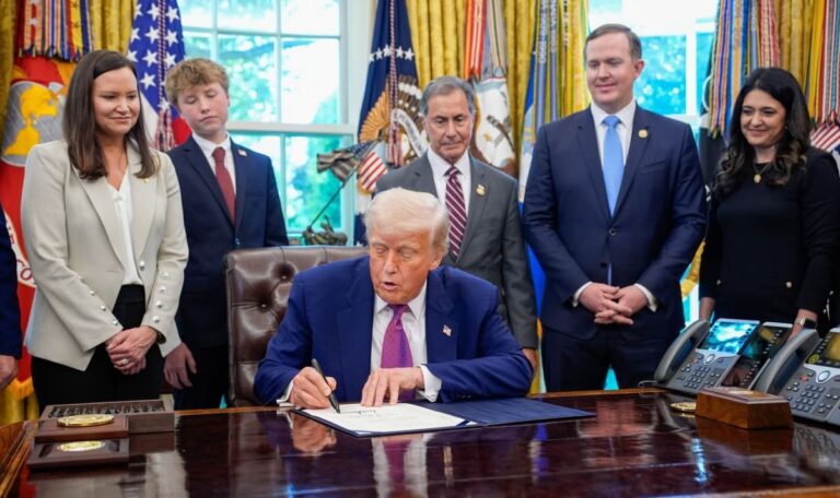 Selbstabschiebung“: Trumps Angebot an illegale Einwanderer (VIDEO)