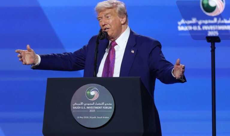 Mit unbekanntem Ziel“: Rätseln über Trumps Teilnahme an Friedensgipfel
