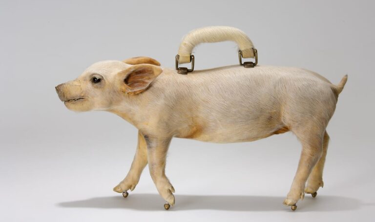 Schwein gehabt: Die schrägste It-Bag Wiens hängt im Geymüllerschlössel!