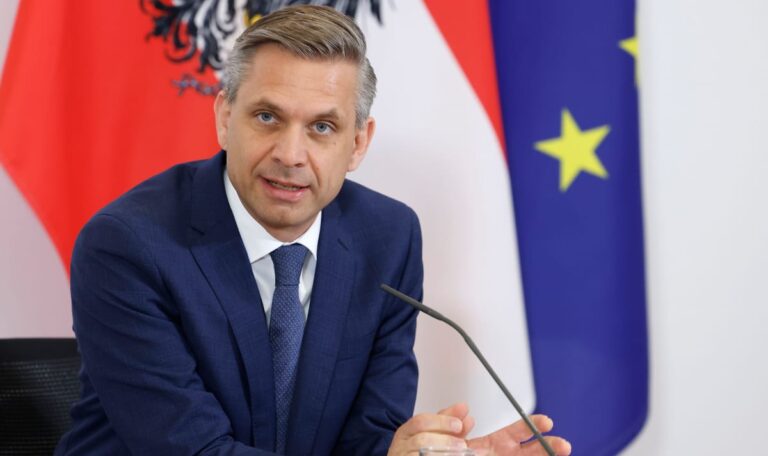 Wirtschaftsminister Hattmannsdorfer warnt: Pensionseinbußen durch Teilzeit-Arbeit