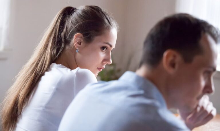 Eifersuchts-Alarm: Diese Alltagssituationen zerstören Ihr Liebesglück
