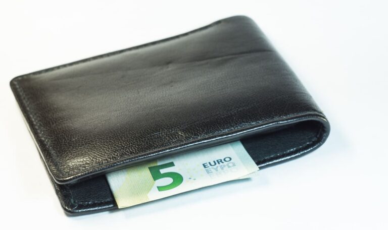 Fünf-Euro-Trick: So könnt ihr jährlich 1.000 Euro sparen