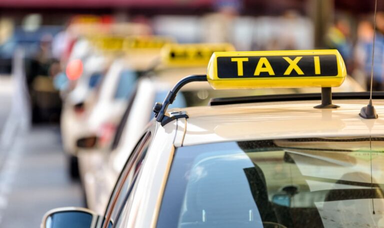 Urlauber aufgepasst: In diesem Balkanland streiken die Taxis!