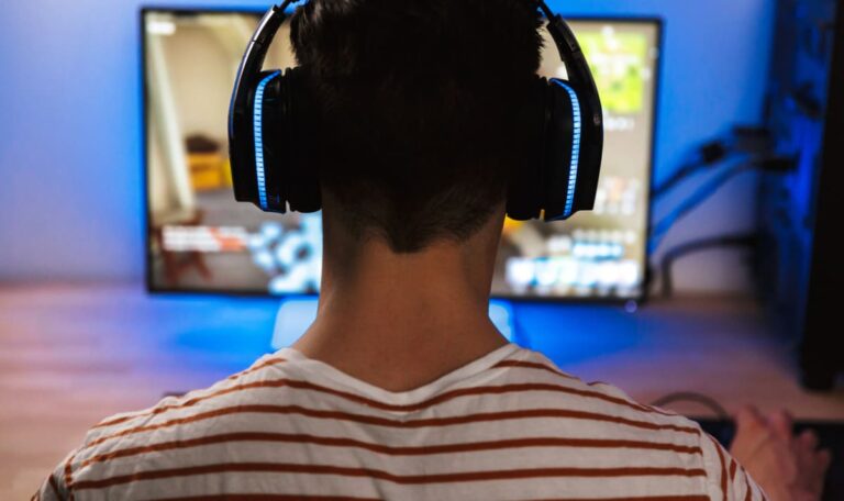 Nach 8-Stunden-Gaming: Zocker kann Kopf nicht mehr heben