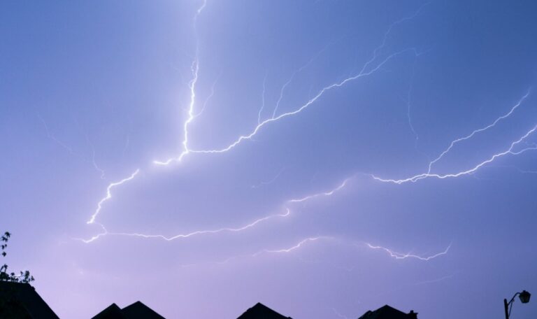 2000 Blitze und plötzliche Finsternis: Unwetter-Drama in NÖ