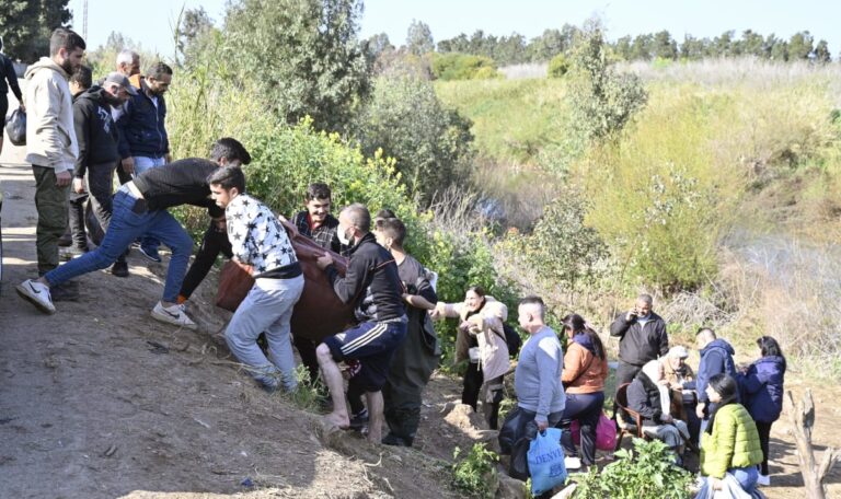 Türkei meldet Exodus: 270.000 Syrer machen sich auf den Weg