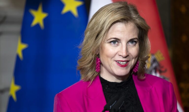 Beide brechen Völkerrecht“ – Außenministerin ringt um Deeskalation