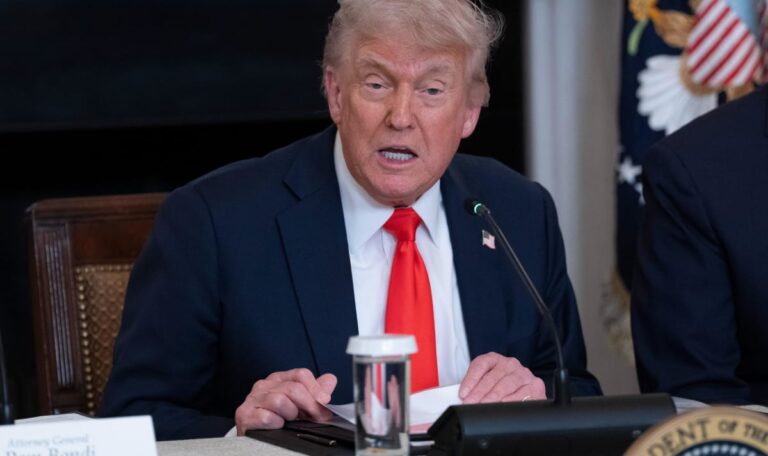 Trump-Rücktritt wegen Epstein-Akten? Mögliche Folgen für die USA und die Welt