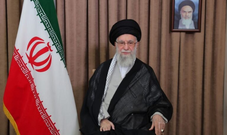 Werden das Regime zugrunde richten“ – Khamenei droht nach Luftschlag