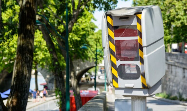 Zu laut unterwegs? DAS ist der neue Lärmblitzer!