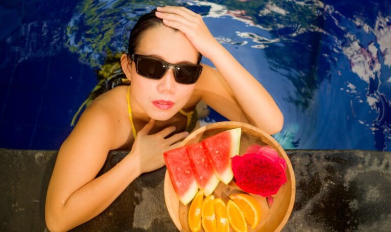 Schwimmen nach dem Essen: Mediziner klären auf