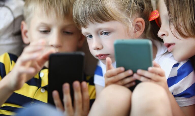 Eltern in unmöglicher Lage“: Digitale Sucht treibt Kinder in Depression