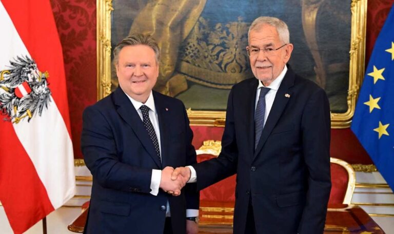 Wiens Bürgermeister Ludwig fordert scharfe Waffengesetze bei Hofburg-Angelobung
