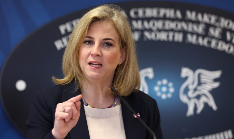 Meinl-Reisinger warnt Israel: „Geht hohes Risiko ein“ – Wien als Vermittler?