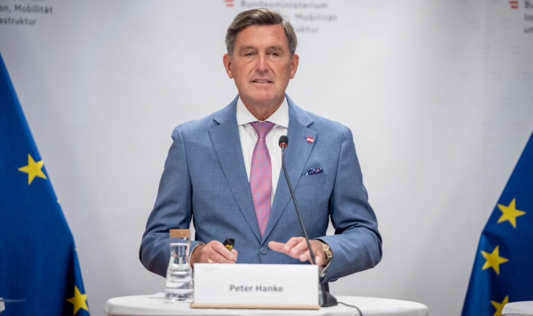 Radweg-Chaos in Wien: Hanke plant Offensive gegen rasende E-Mopeds