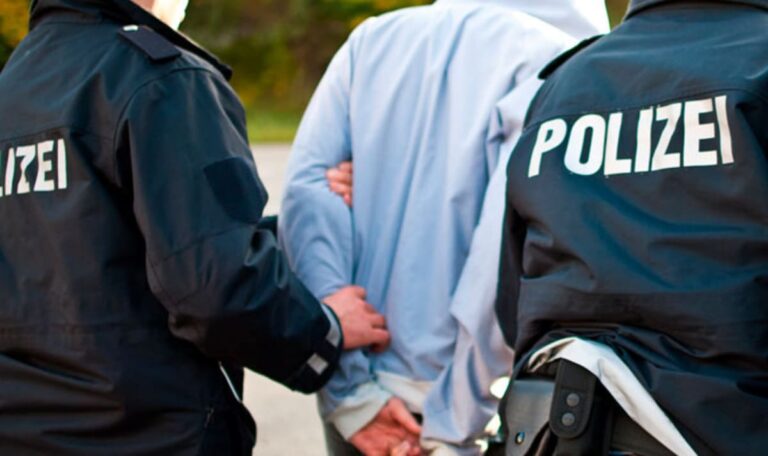 Festnahme am Yppenplatz: 16-Jähriger sticht Mann in den Hals