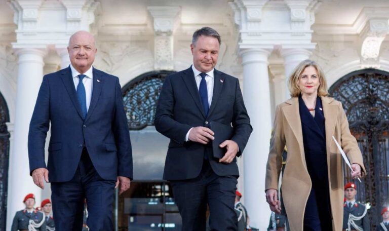 Schulnoten für die Regierung: Nur einer besteht den 100-Tage-Test