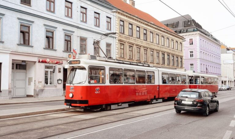 Bei Öffi-Blockaden: Falschparker zahlen jetzt 365 Euro Strafe!