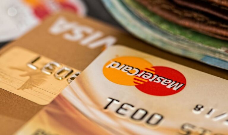 Gefälschte Verträge und leere Versprechen: Kroatiens dreisteste Bankbetrügerin gefasst