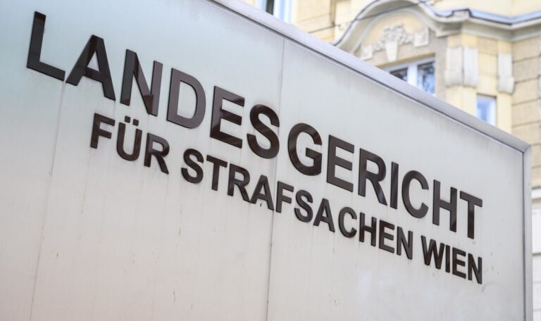 Fünf gegen einen: 15-Jähriger erlitt Schädelbruch – Teenager vor Gericht