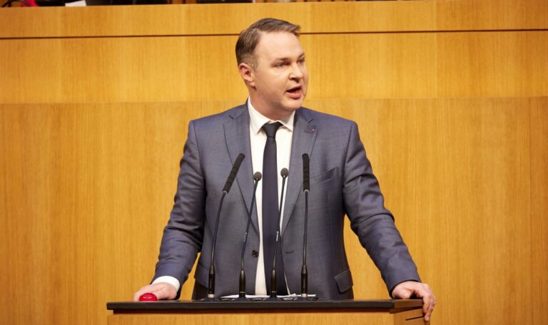 Stabilere Wohnverhältnisse“: Babler legt sich mit Vermietern an