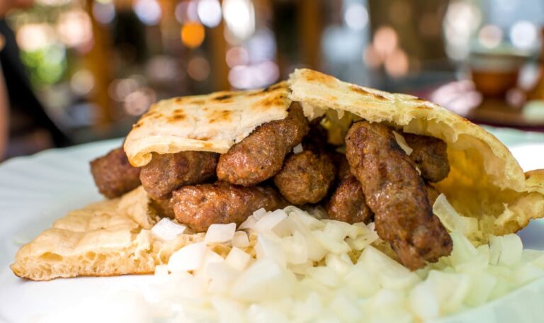 Bijeljinas Grillrestaurant begeistert mit ungewöhnlichen Gästen! (VIDEO)