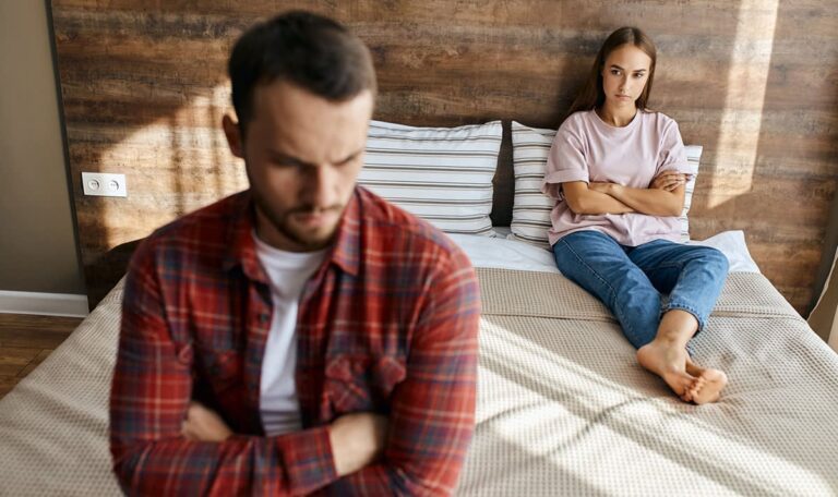 Eiszeit im Bett: Wenn Paare über alles reden – nur nicht über Sex