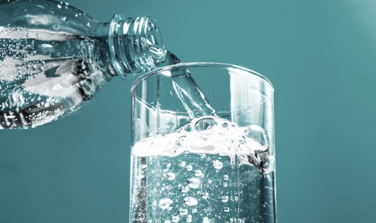 Prickelnd oder still: Welches Wasser deinem Körper wirklich guttut