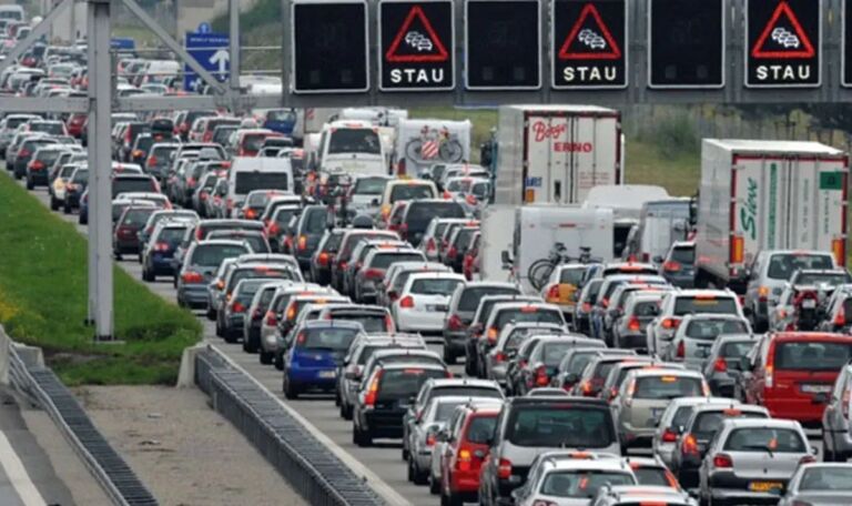 Lkw-Unfall löst 13 Kilometer langen Stau auf Autobahn aus!