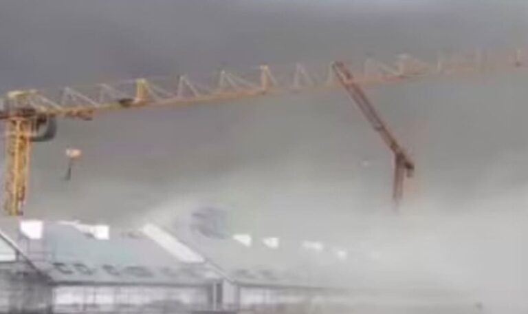 Tödliche Gefahr auf Straßen: Staubwolken verdunkeln Belgrad (VIDEO)