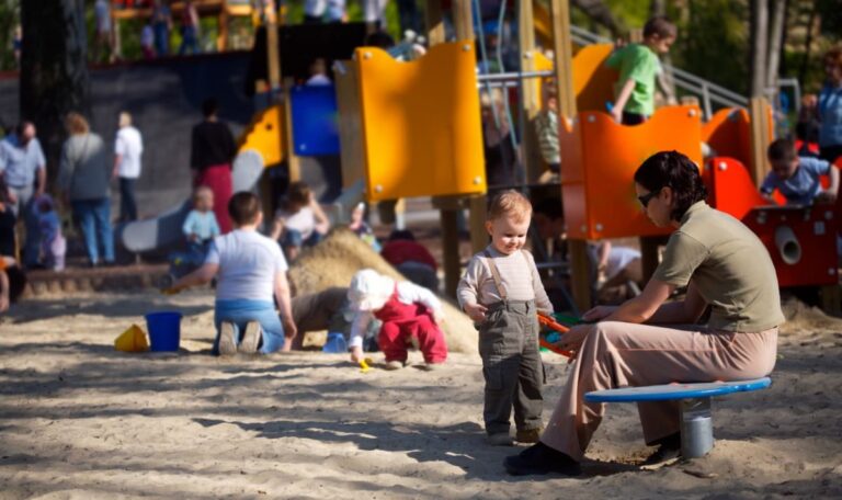 Köln wollte das Wort „Spielplatz“ abschaffen – Bürgermeisterin stoppt den Plan!
