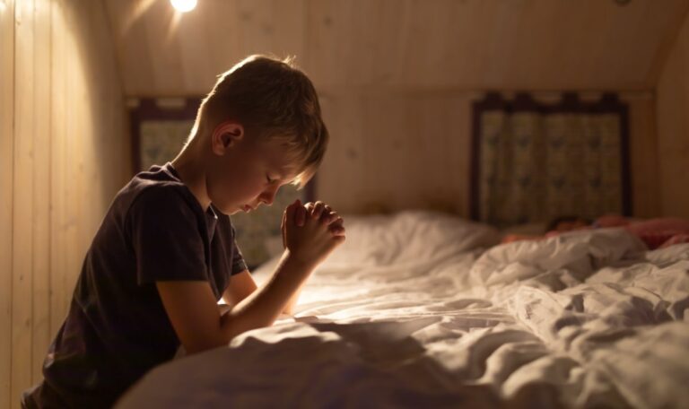 Manipulation durch Angst vor Gott“ – Expertin deckt verborgene Kirchengewalt auf