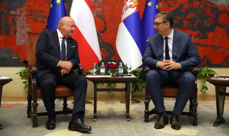 Kanzler Stocker in Belgrad – Vucic deutet Rückzug an