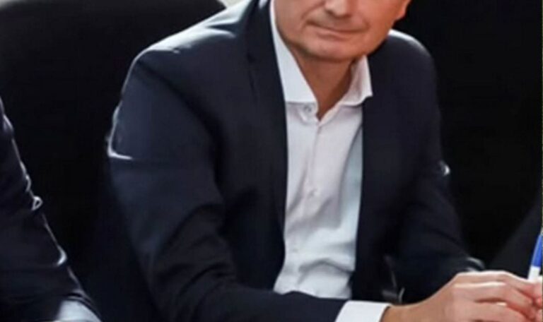Serbischer Politiker erleidet Schlaganfall vor laufender Kamera! (FOTO)