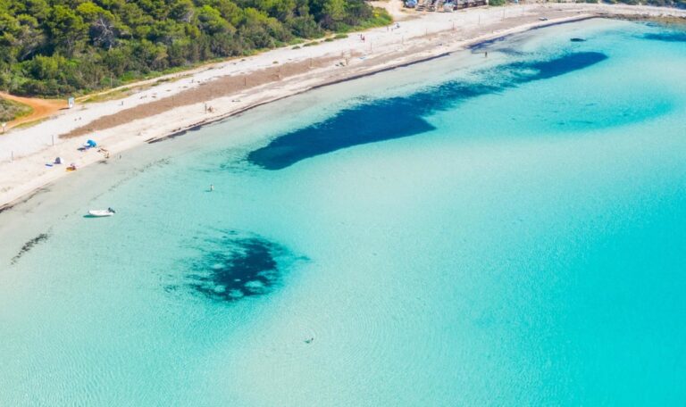 Weißer Sand, türkises Wasser: Kroatiens geheimer Traumstrand
