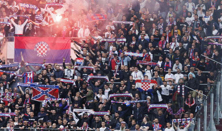 „Za dom spremni“: Hajduk-Fans schockieren mit faschistischen Parolen
