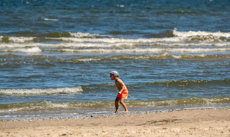 Vierjähriger ertrinkt fast im Meer: Serbischer Vater festgenommen