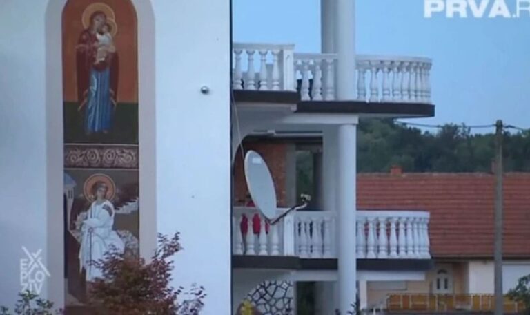 Millionendörfer ohne Bewohner: Wie Wiener Roma in Serbien Prunkvillen bauen