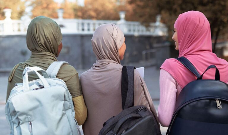 Zeit der Freiwilligkeit vorbei“: Kopftuch-Verbot für Schülerinnen
